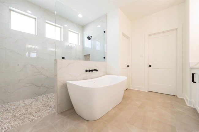 Building Photo - 141 Ridgeview Trl