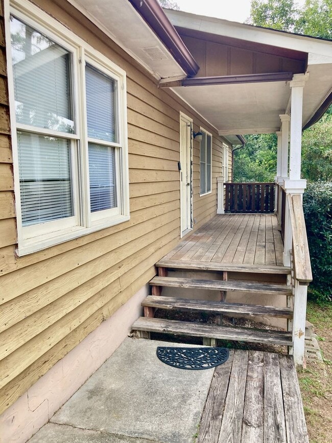 Building Photo - 444 Cherokee Dr
