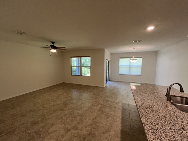 Building Photo - 1822 Red Rock Rd