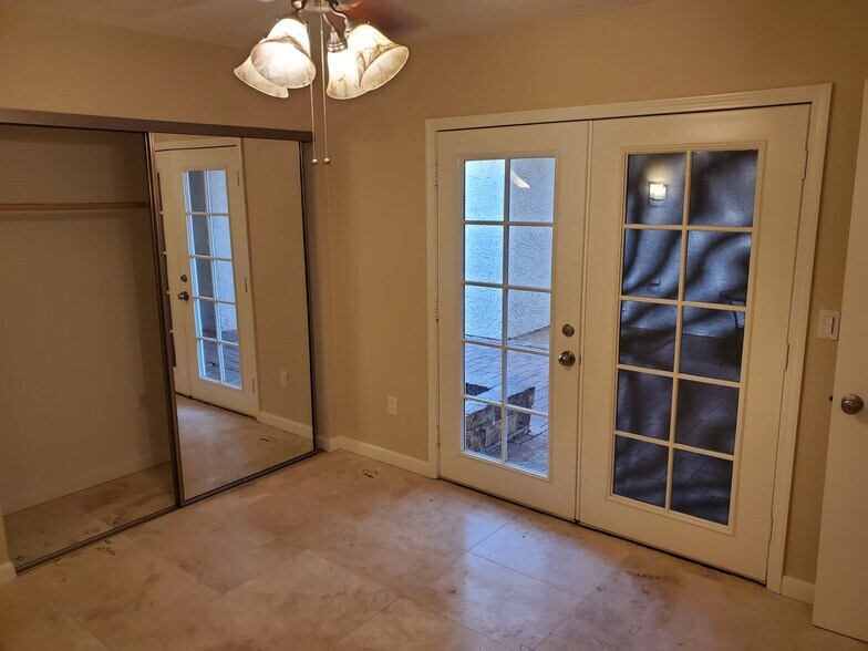 Building Photo - 5483 N 77th St