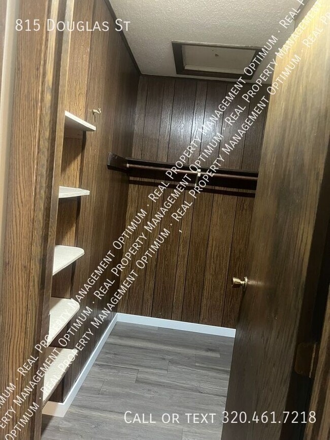 Building Photo - 815 Douglas St