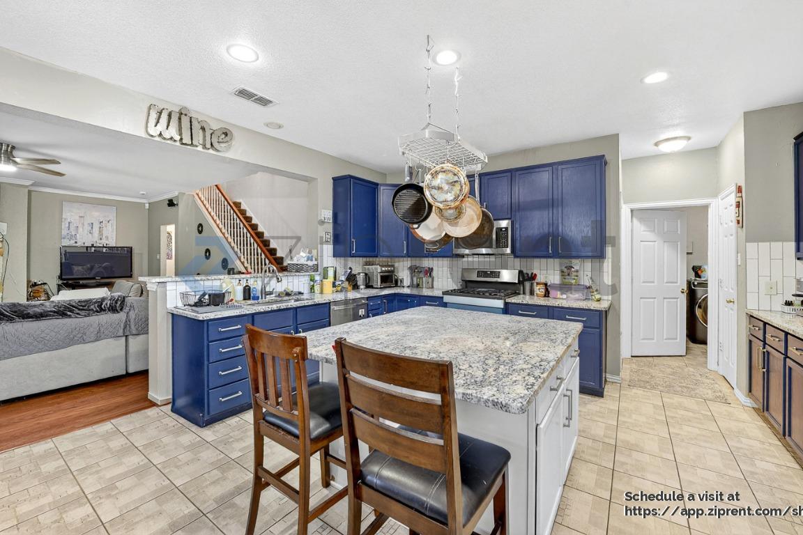 Building Photo - 6501 Amesbury Ln