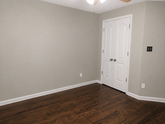 Building Photo - GORGEOUS 3 Bed 2 Bath Home
