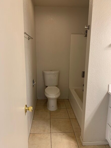 Building Photo - 2446 S High View Cir