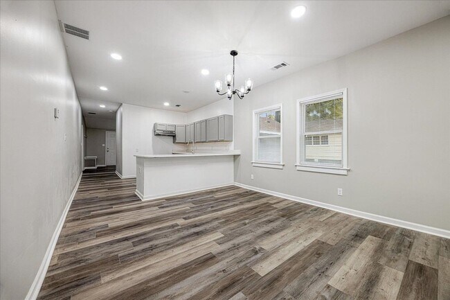 Building Photo - 3587 Cowden Ave