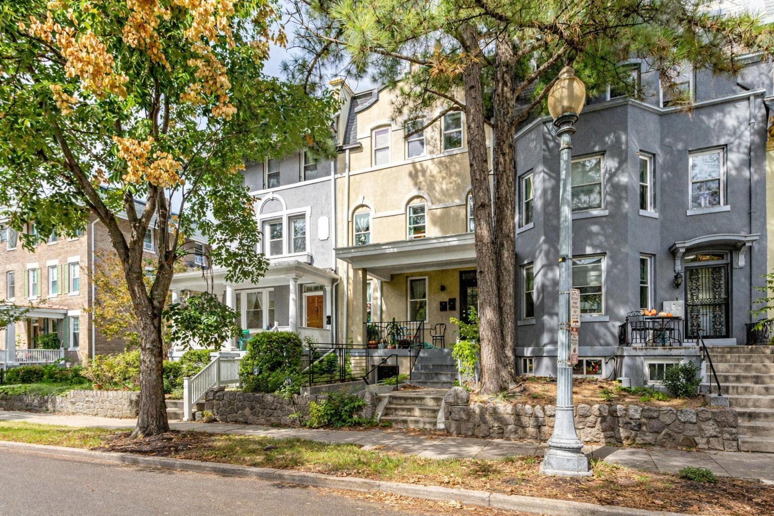 Building Photo - 727 Quebec Place NW