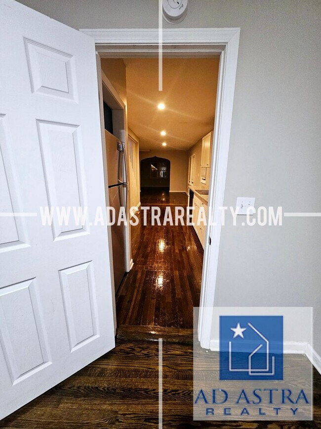 Building Photo - Beautiful 3 Bed 2 Bath Brick Home in KCMO!...