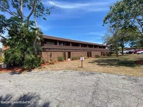 Building Photo - 2180 Country Club Dr