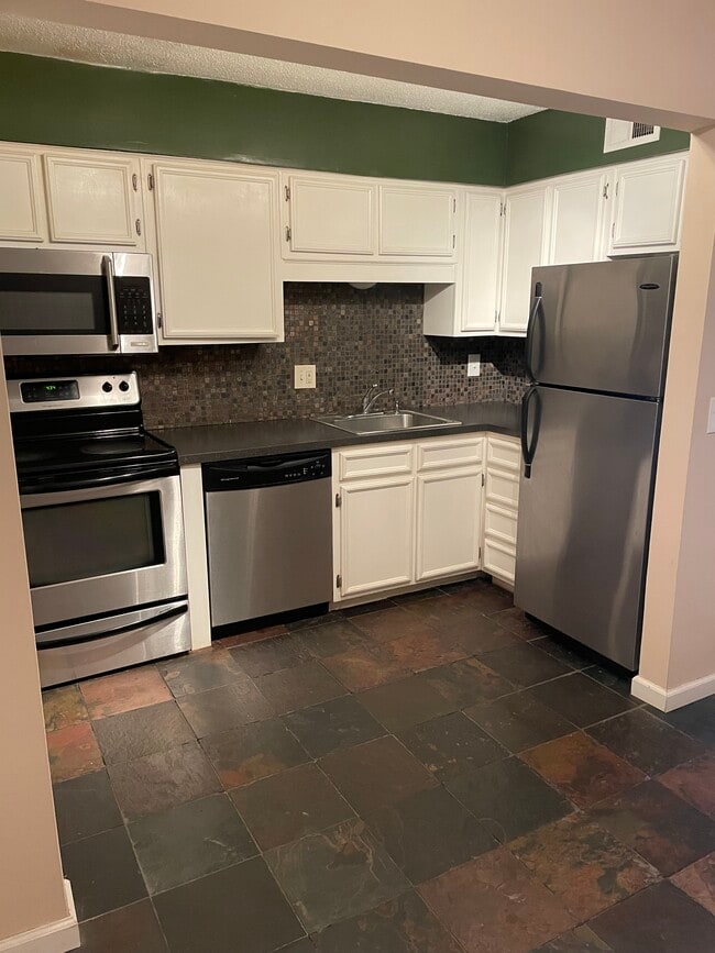 Building Photo - 3602 Gillham Rd