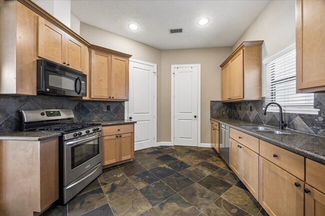 Building Photo - 5811 Maxie St