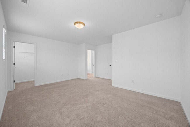 Building Photo - Stunning 3-bed, 2.5 bath townhome in Penley Place of Clover!