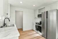 Building Photo - 1335 E Lester Dr