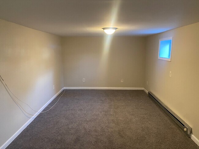 Building Photo - 30 E 7th St