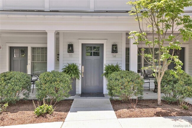 Building Photo - 470 Main St