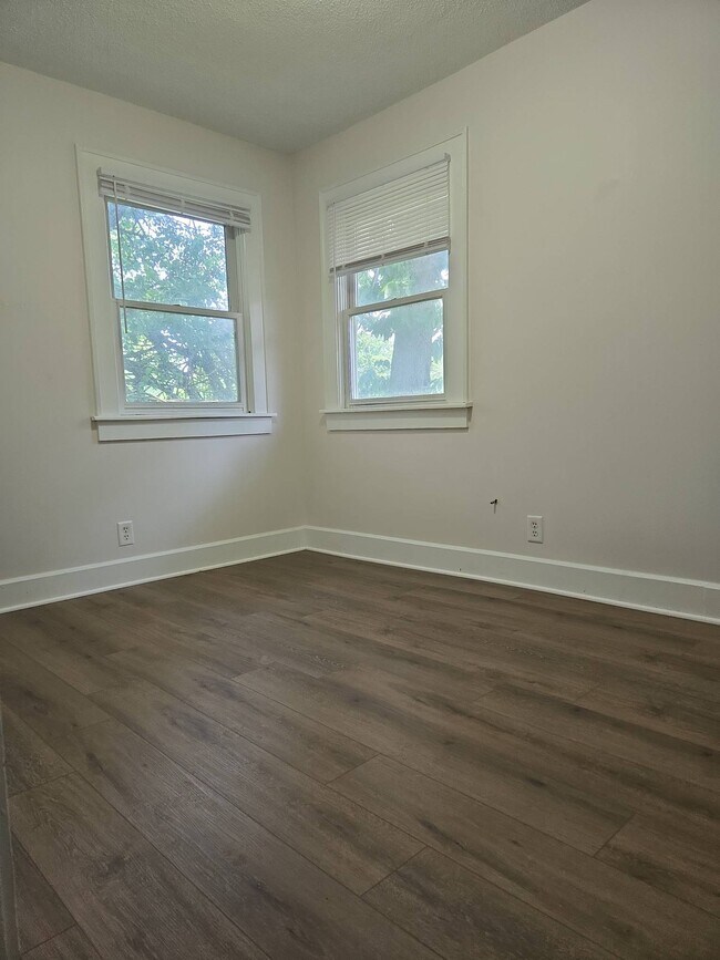 Building Photo - 3667 Birchwood Ave