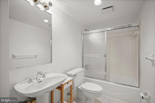 Building Photo - 9809 Hall Rd