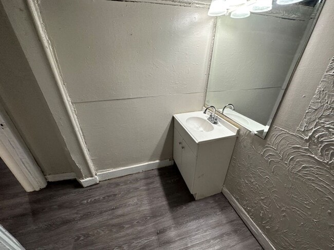 Building Photo - Single Family Home