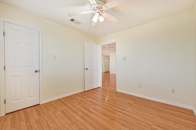 Building Photo - 7706 Channelview Dr