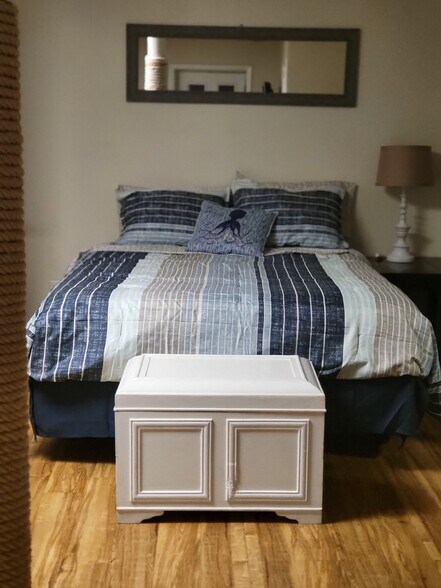 Building Photo - 649 Smadbeck Ave