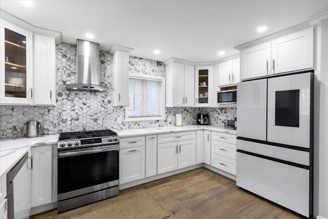 Building Photo - 77 Cedar St