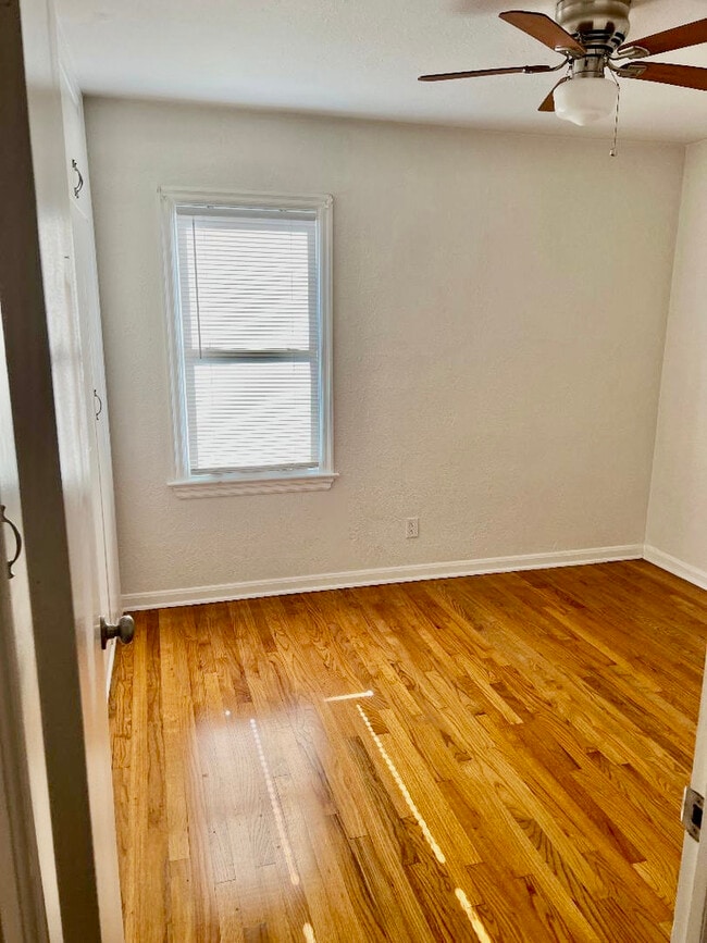 Building Photo - 604 N Kentucky Ave