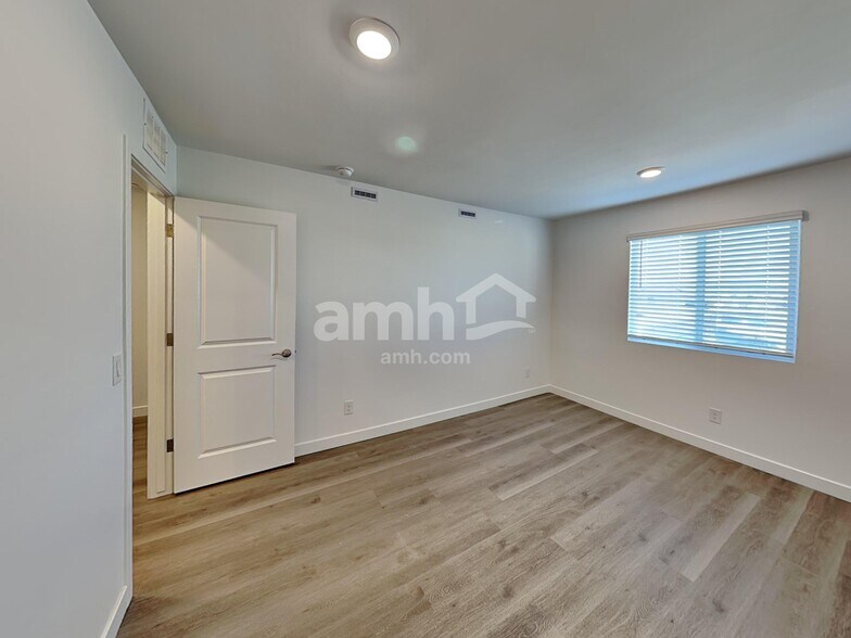 Building Photo - 9720 N Rancho Lozano