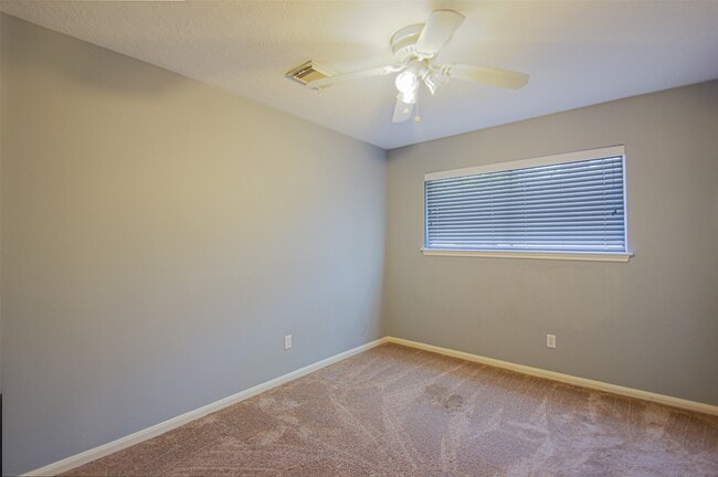 Building Photo - 9710 Springmont Dr