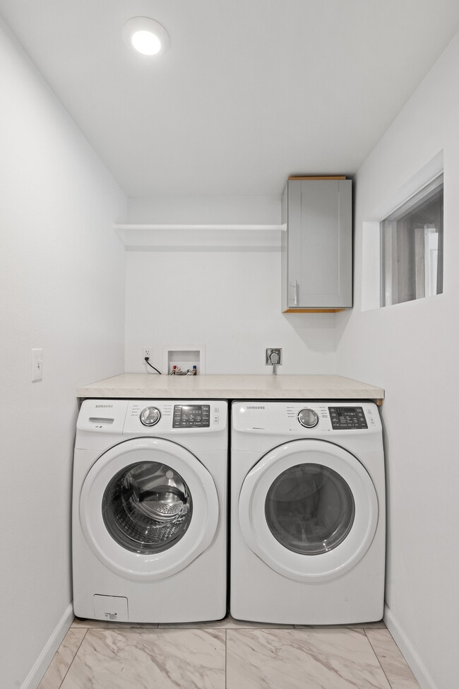 Building Photo - 17 Anna Ave