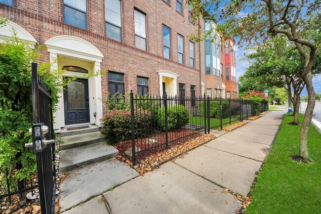 Building Photo - 2110 Shearn St