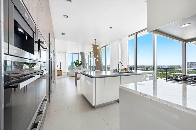 Building Photo - 2669 S Bayshore Dr