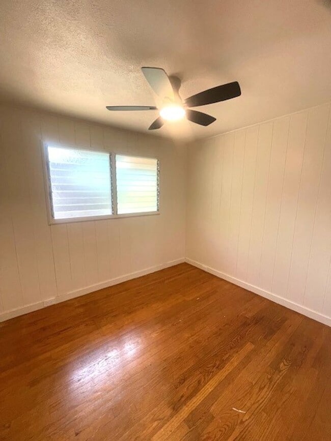 Building Photo - 3 Bedroom / 1 Bath home in Kaimuki