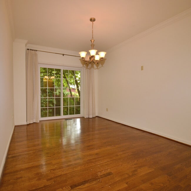 Building Photo - 331 Denniston St