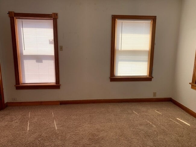 Building Photo - 1101 W University Dr