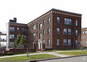 Building Photo - 170 Summit Ave