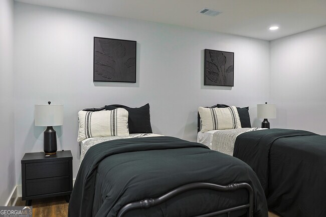 Building Photo - 2184 Skye Isles Pass SE