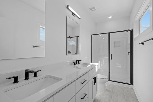 Building Photo - Luxurious Newly Built 3BD, 4BA Downtown Raleigh Townhome with Spacious Balcony and Natural Light ...