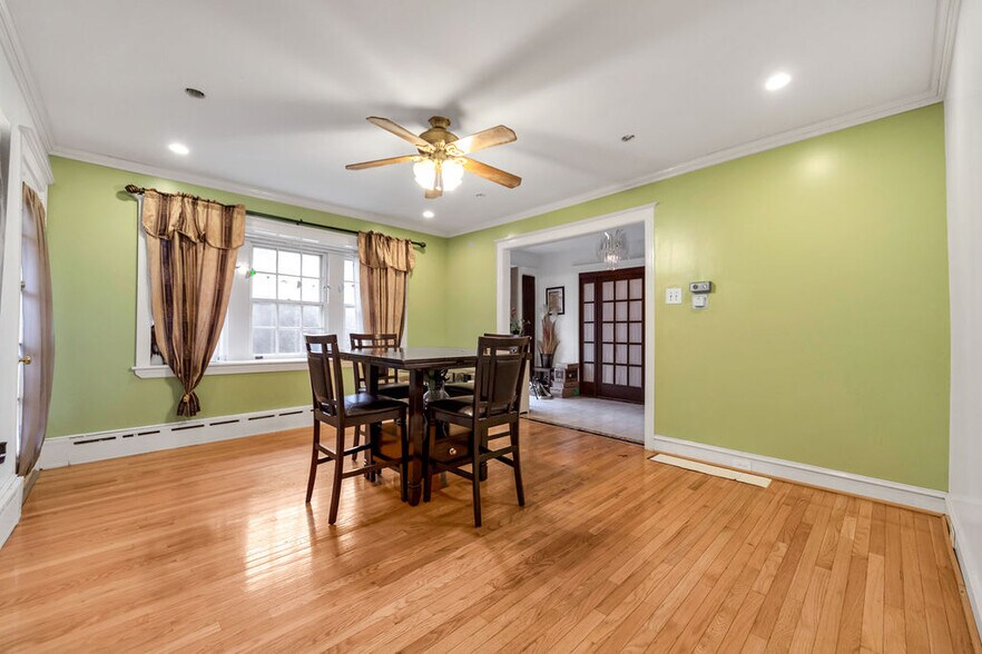 Building Photo - 817 Ashbourne Rd