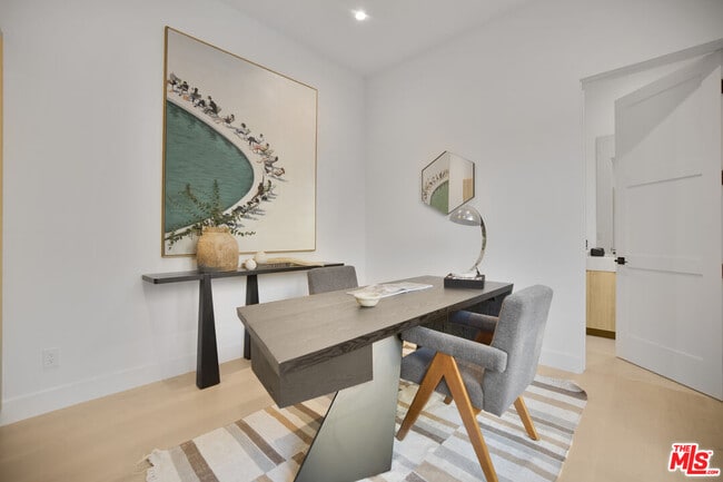 Building Photo - 4433 Kraft Ave