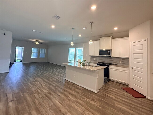 Building Photo - 3914 Dry Creek Dr