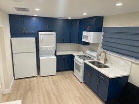 Building Photo - 13552 Cantara St