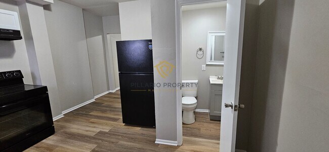 Building Photo - 933-935 N Dearborn St