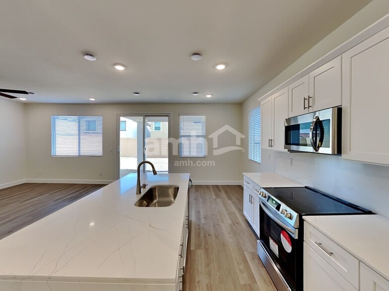 Building Photo - 10358 Medusita St