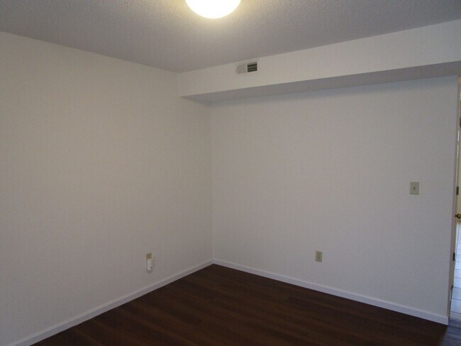 Building Photo - 4405-4407-4407 Cheryl Ct