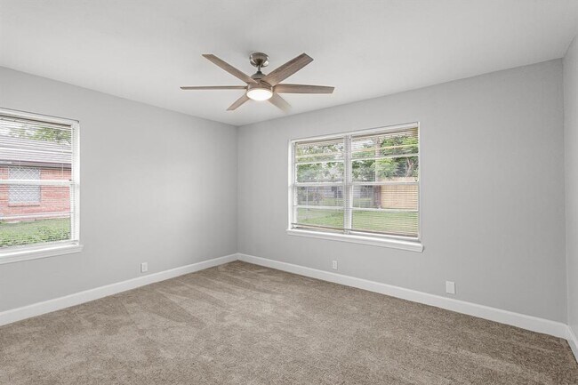 Building Photo - 5429 De Lange Ln