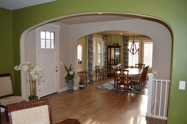 Building Photo - Luxurious 4-Bedroom Home with Mother-in-Law Suite