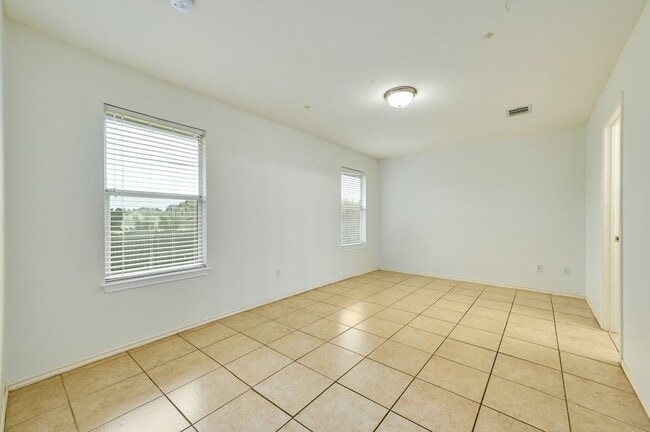 Building Photo - 308 Pheasant Ridge Dr