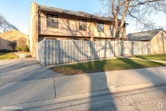 Building Photo - 700 Concord Ln
