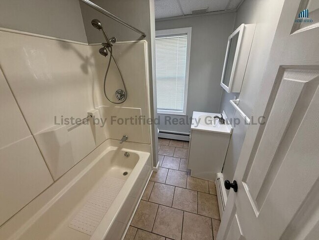 Building Photo - 41 Donnelly St