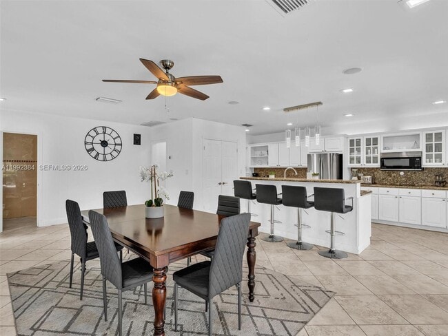 Building Photo - 413 Tamarind Dr