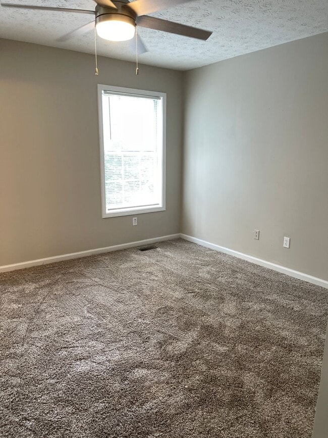 Building Photo - Split level home